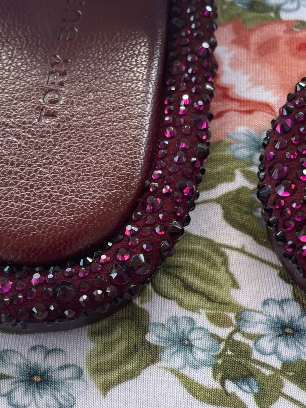 **MOTHERS DAY SPECIAL**Tory Burch Pave Knotted Millers in ‘Dark Carmine’ size 6 - Picture 4 of 10